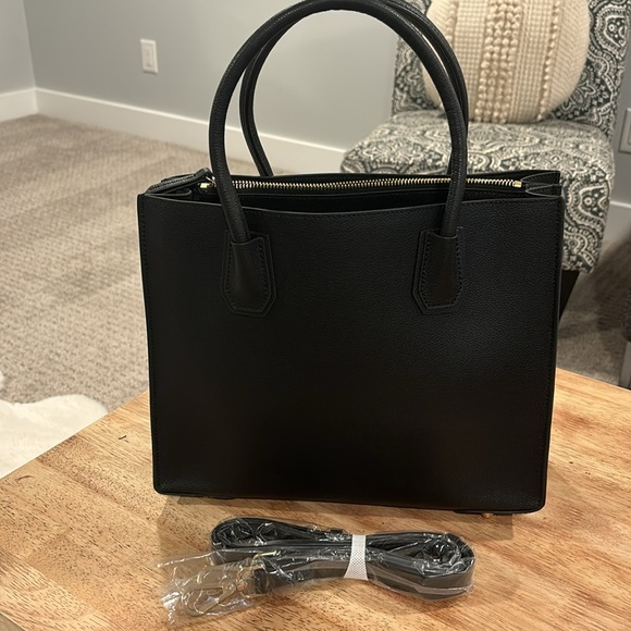 ⭐️ NWT MARCS Ava Leather Tote - Picture 5 of 10